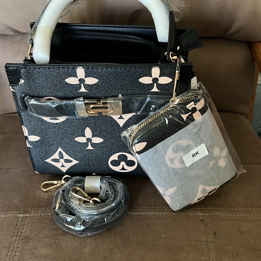 Black & Beige Crossbody Handbag with Matching Wallet – New - Picture 3 of 9